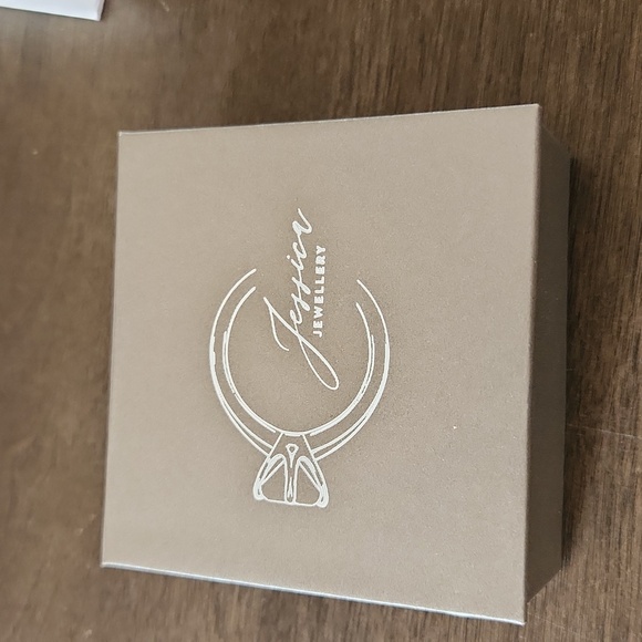 Threader Earrings - Picture 5 of 6